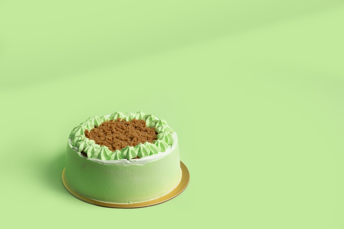 Pistachio Cake — Full